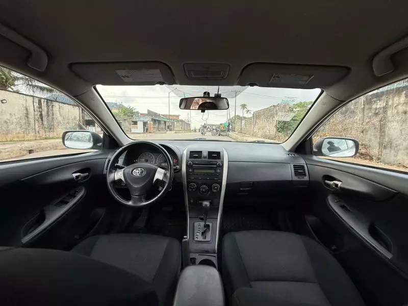 Toyota corolla   - 2010