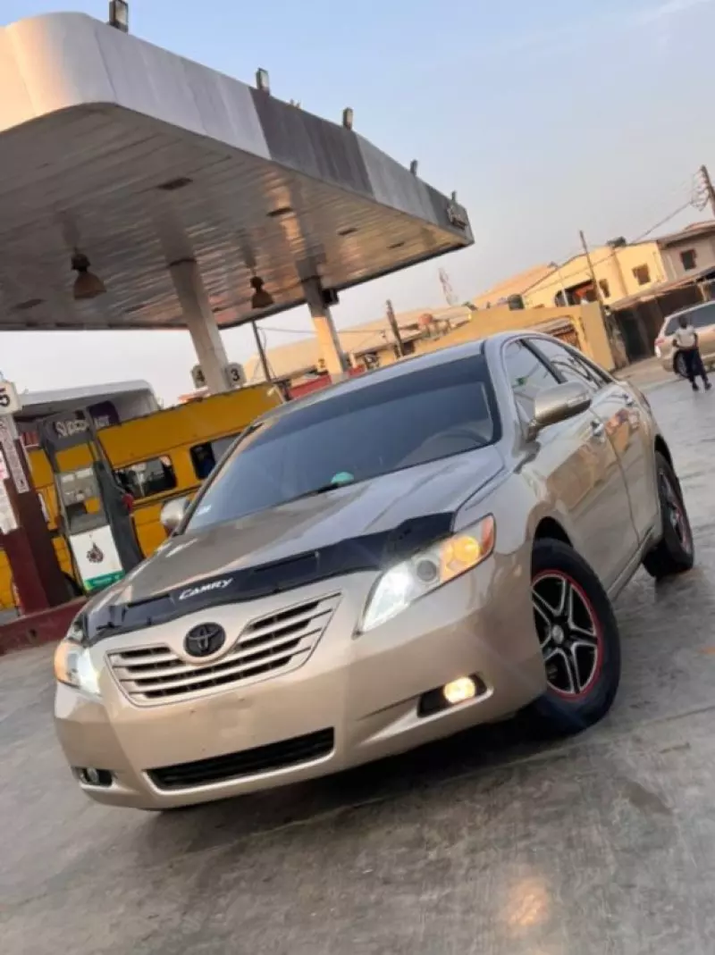 Toyota Camry   - 2009