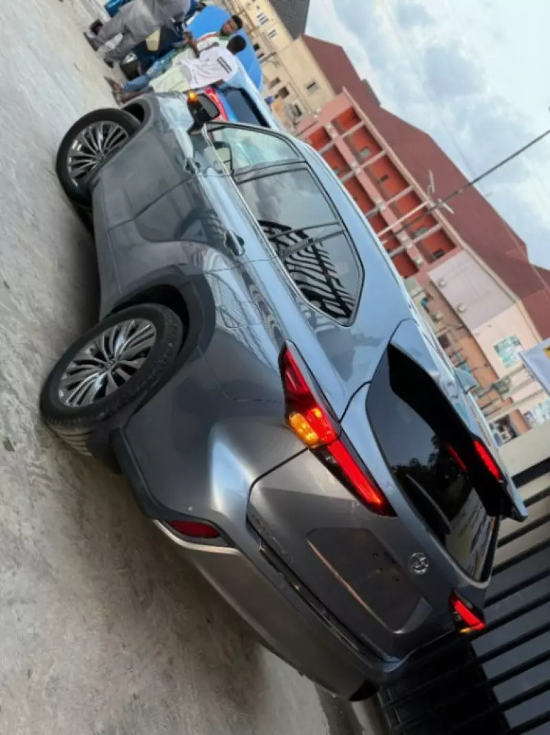 Toyota Highlander   - 2022
