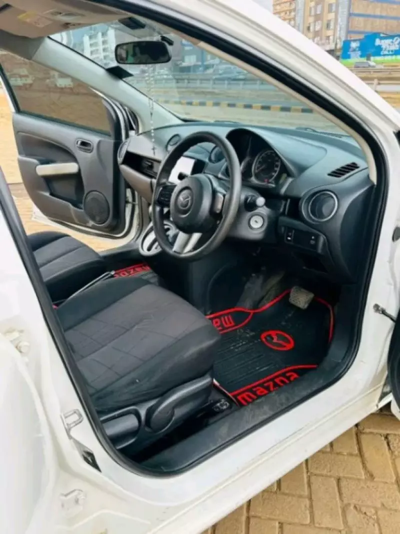 Mazda Demio    - 2012