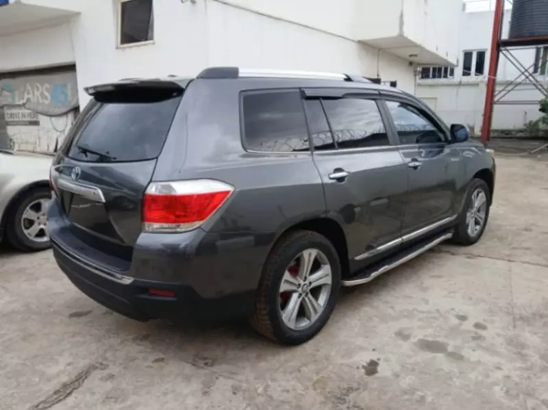 Toyota Highlander   - 2012