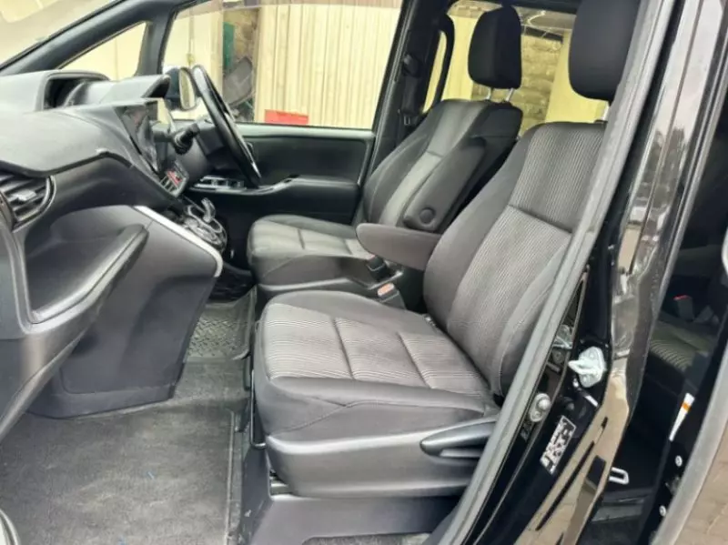 Toyota Voxy    - 2018