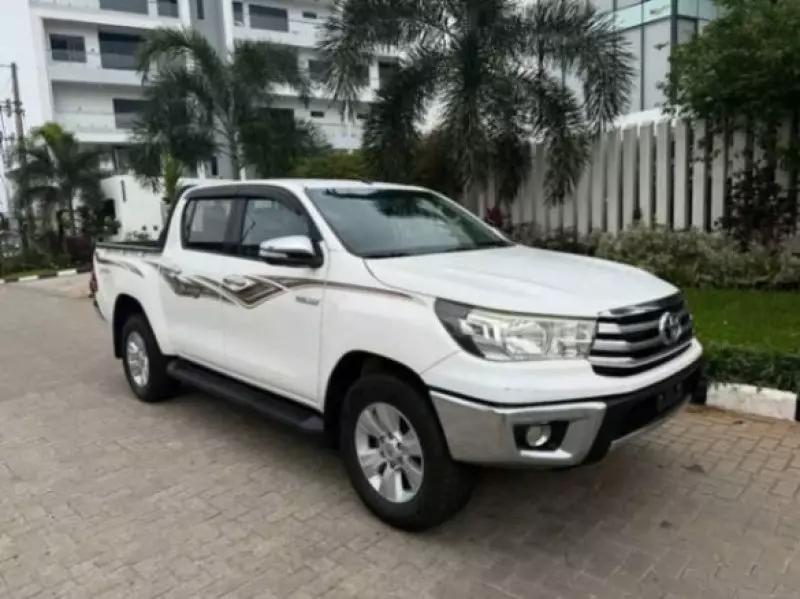 Toyota Hilux    - 2017