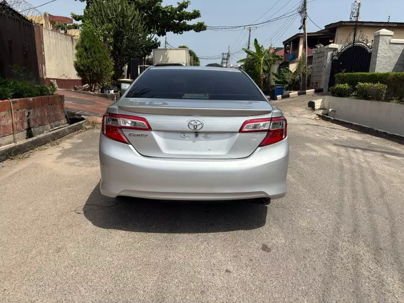 Toyota Camry   - 2012