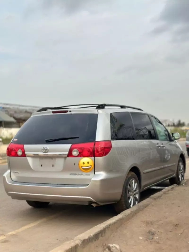 Toyota Sienna   - 2006