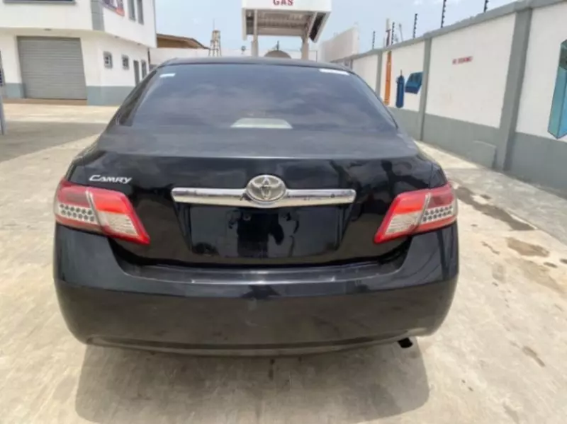 Toyota Camry   - 2010