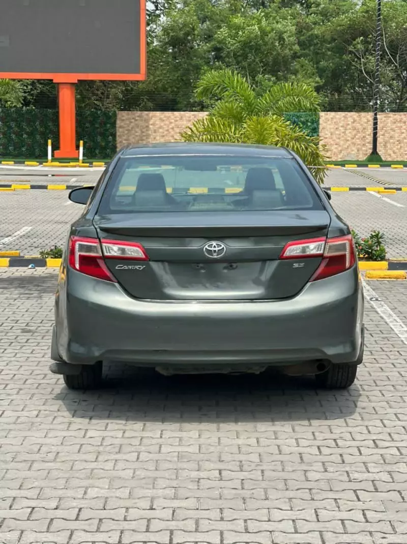 Toyota Camry   - 2012