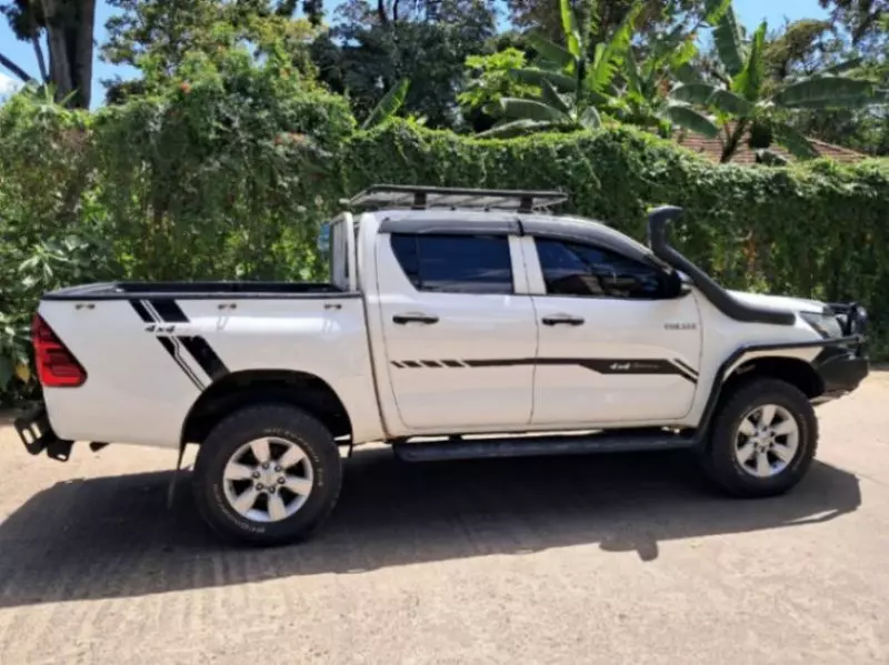 Toyota Hilux   - 2016