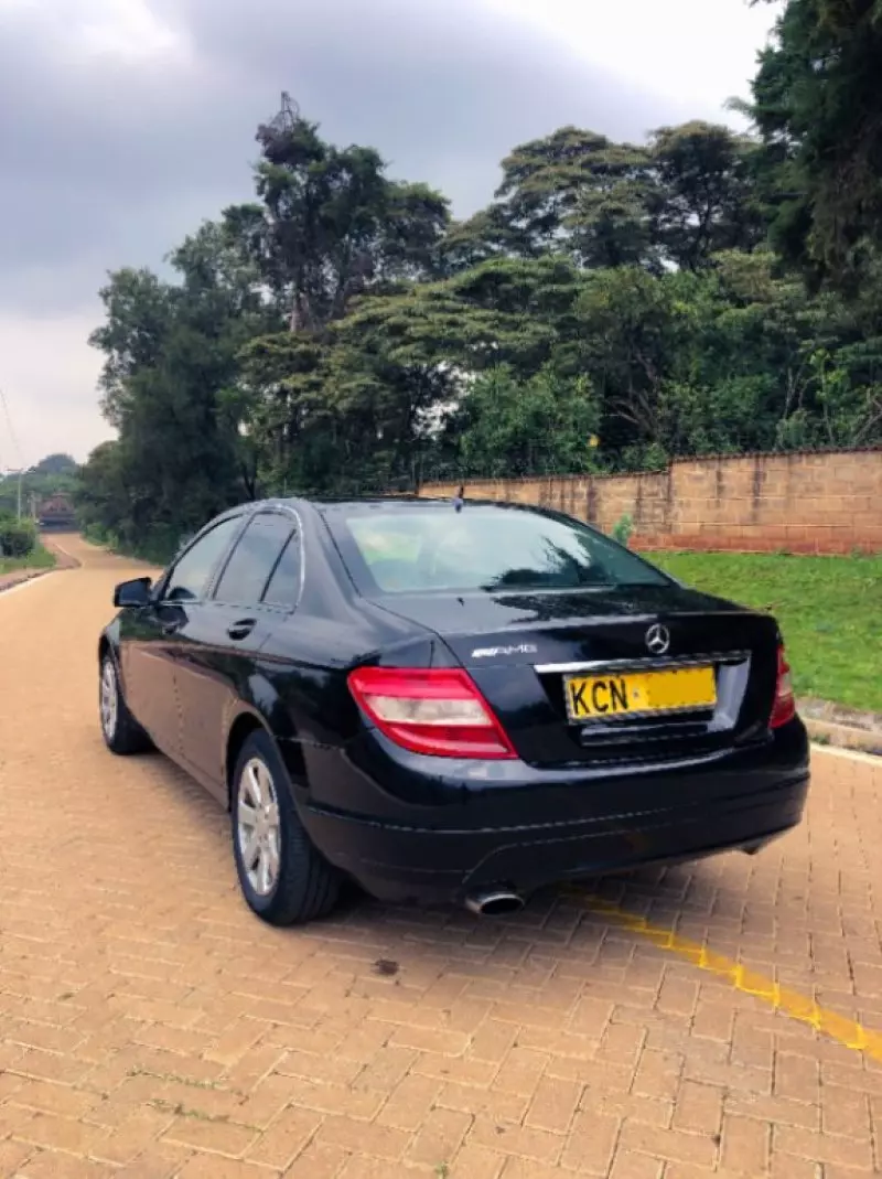 Mercedes-Benz C200   - 2010