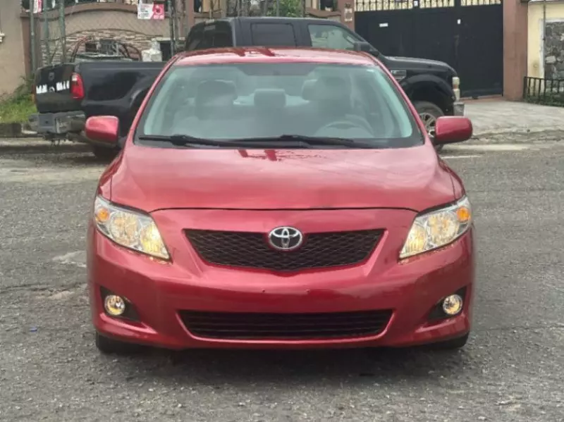 Toyota Corolla   - 2010