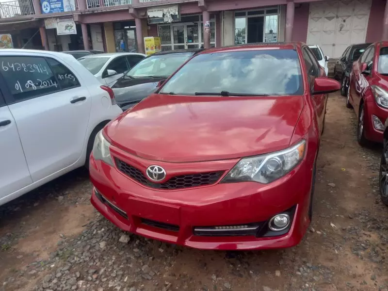 Toyota Camry   - 2013