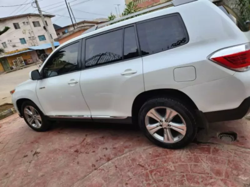 Toyota Highlander   - 2012