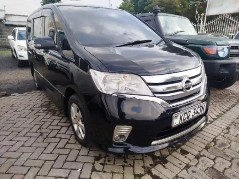 Nissan Serena   - 2012