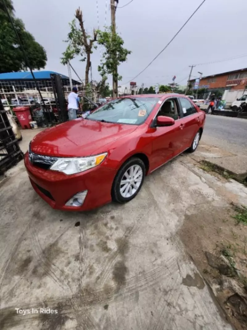 Toyota camry   - 2013