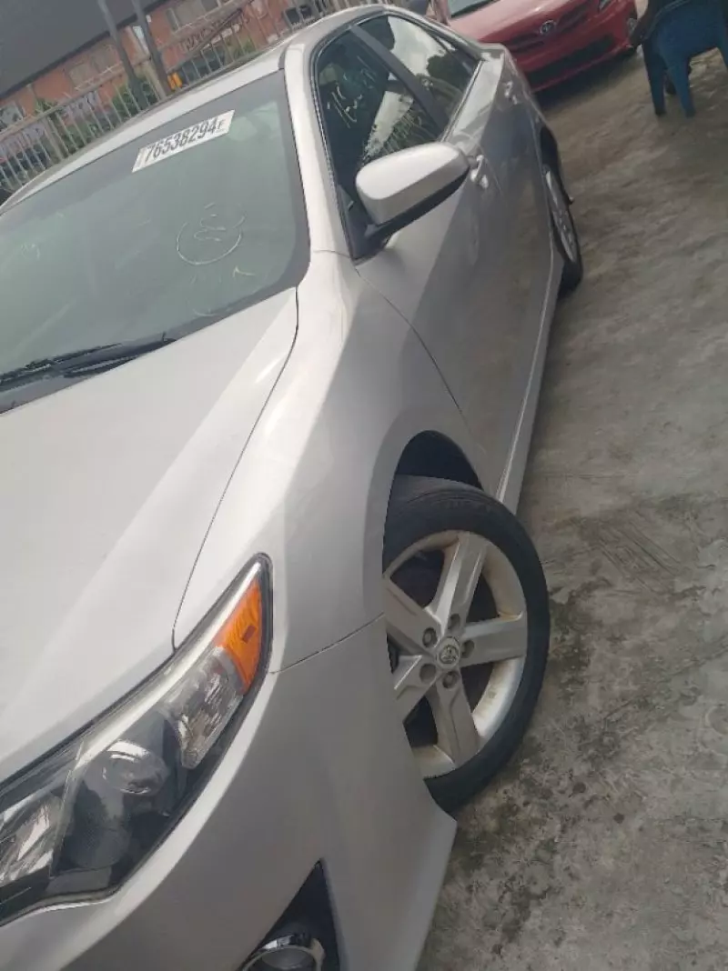 Toyota Camry   - 2012