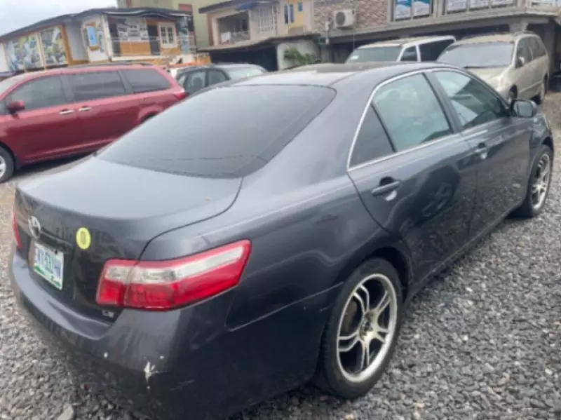 Toyota Camry   - 2009