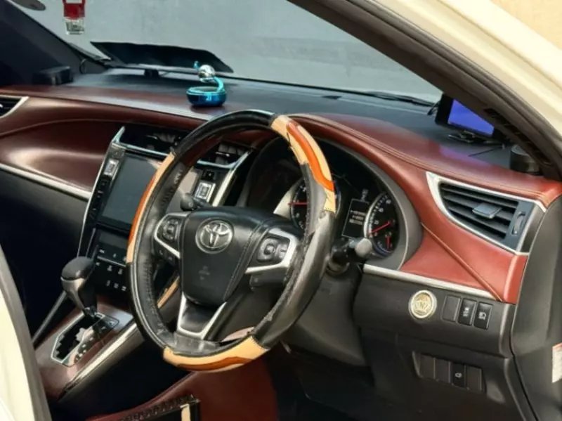 Toyota Harrier   - 2017