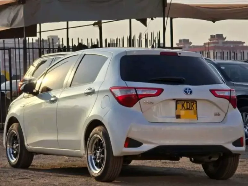 Toyota Vitz   - 2017