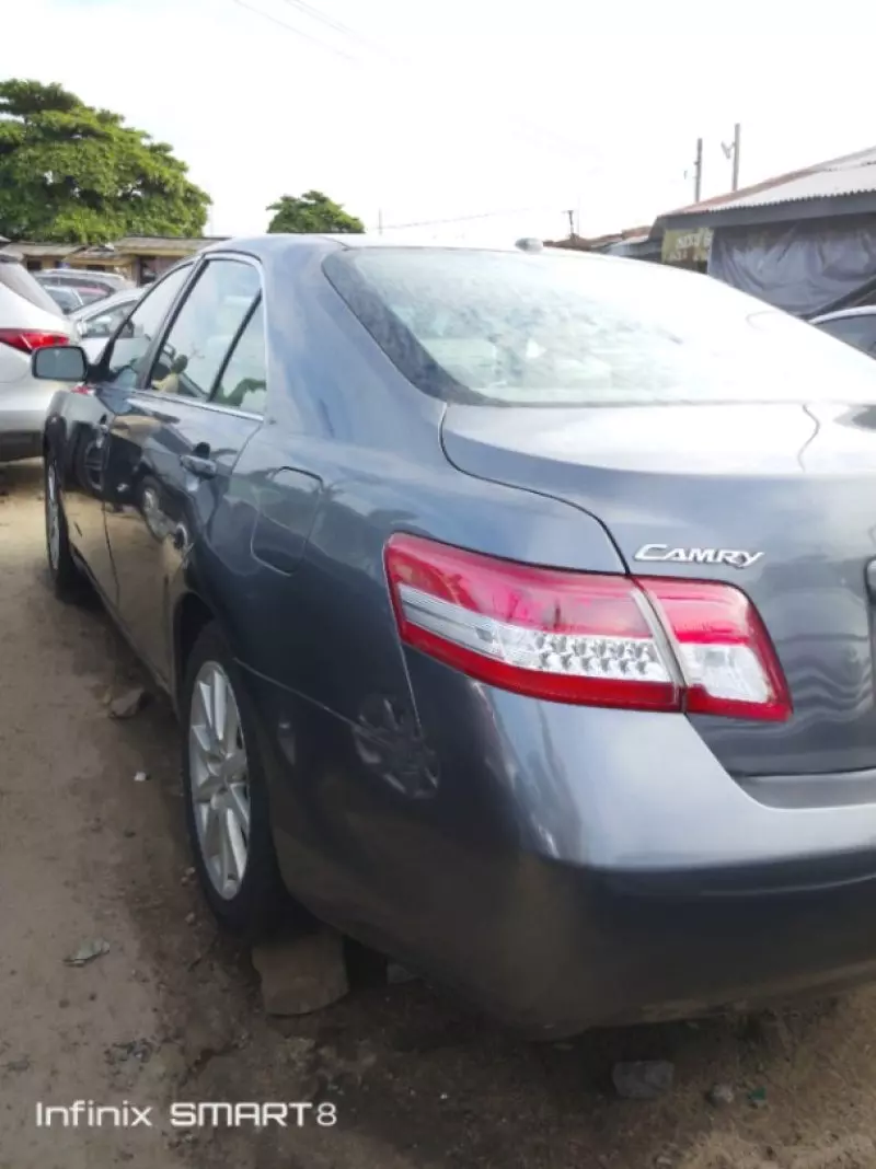 Toyota Camry   - 2011