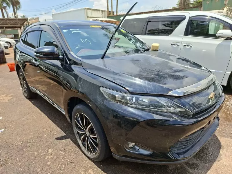 Toyota Harrier   - 2017