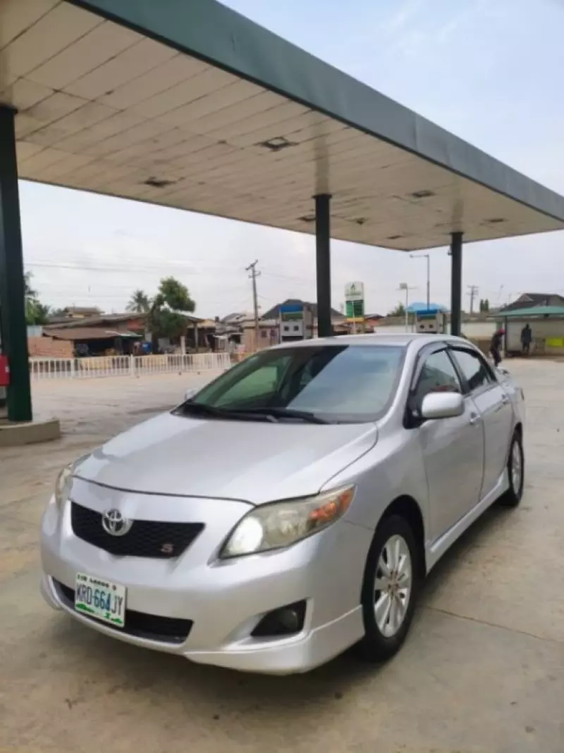 Toyota Corolla   - 2009