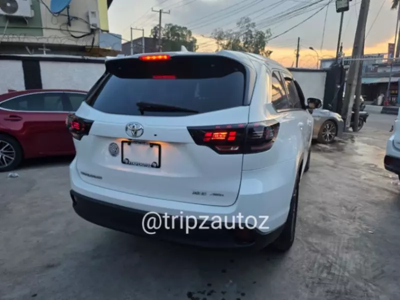 Toyota Highlander   - 2014