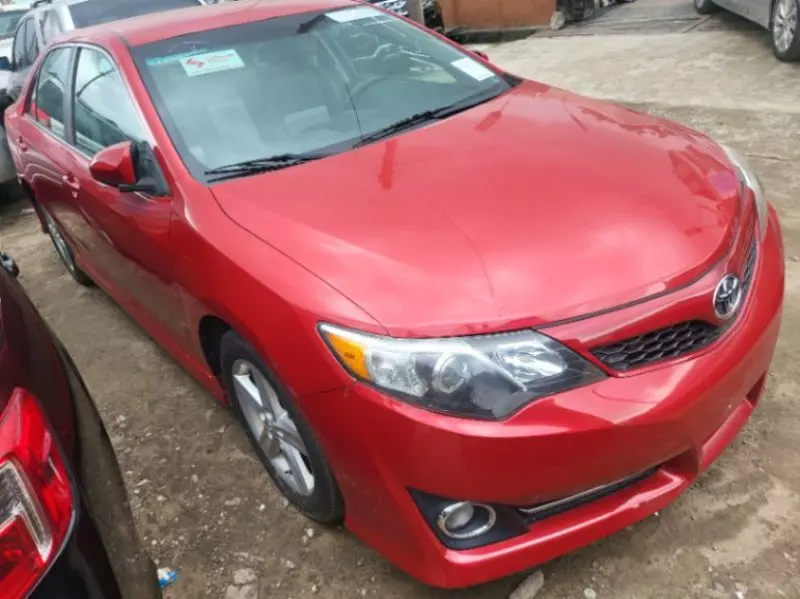 Toyota Camry   - 2014
