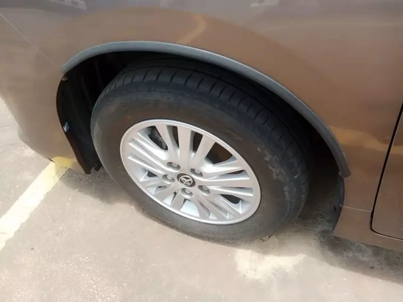 Toyota Noah   - 2014