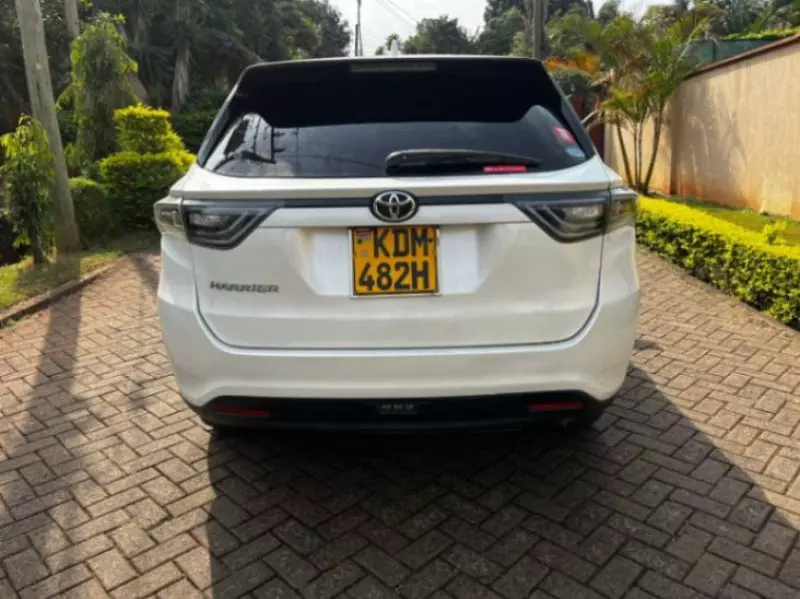 Toyota Harrier   - 2016