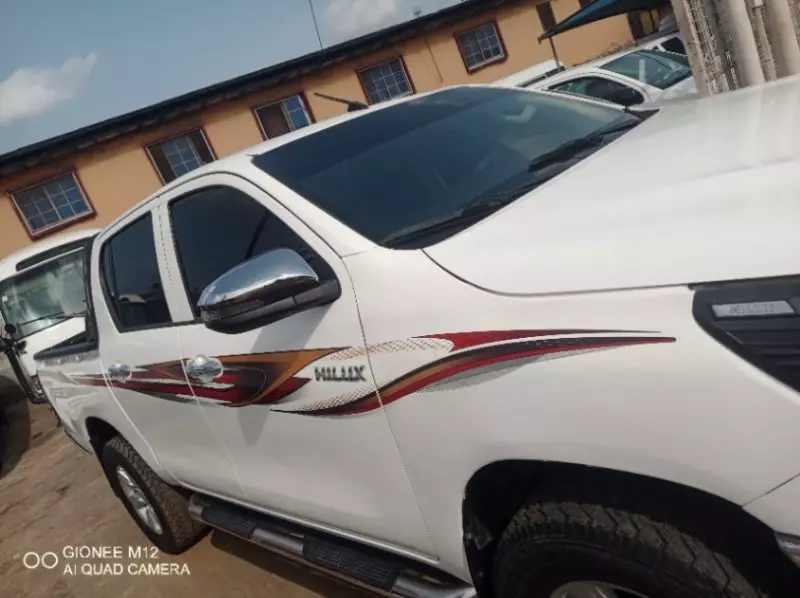 Toyota Hilux    - 2018