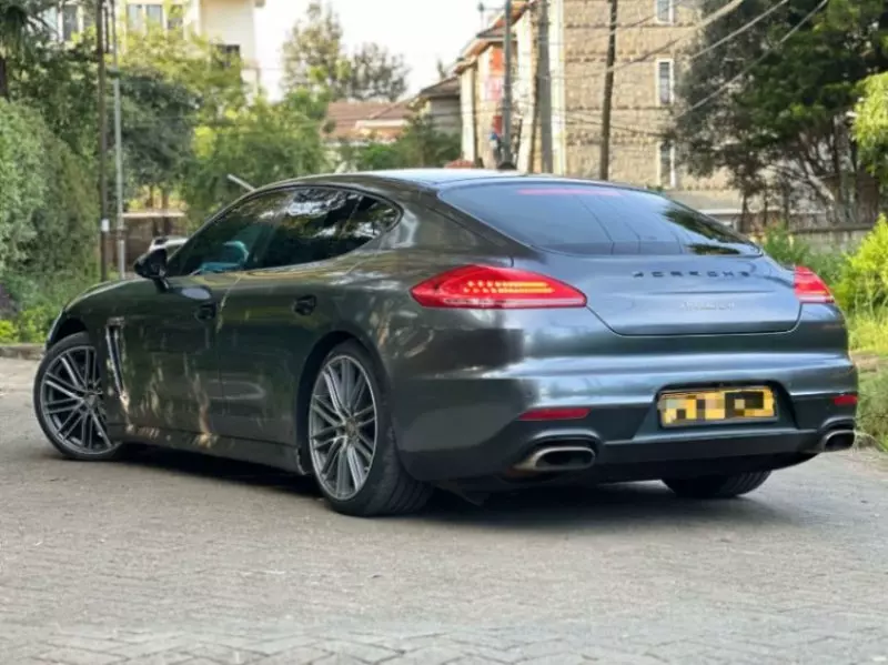PORSCHE Panamera   - 2015