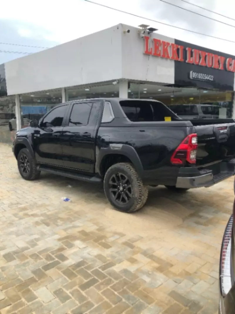 Toyota Hilux   - 2024