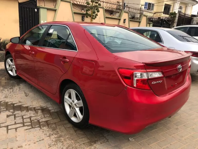 Toyota Camry   - 2012