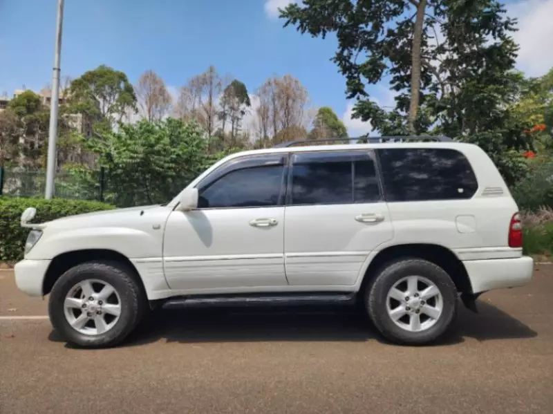 Toyota Land Cruiser   - 2005