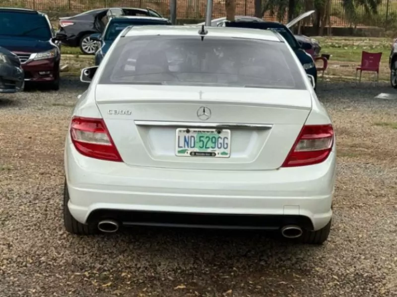 Mercedes-Benz C-class   - 2010