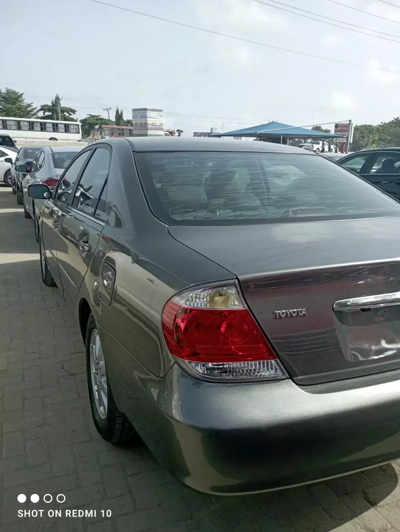 Toyota Camry   - 2005