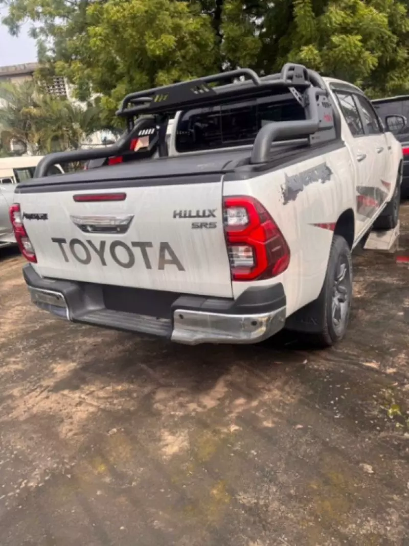 Toyota Hilux   - 2025
