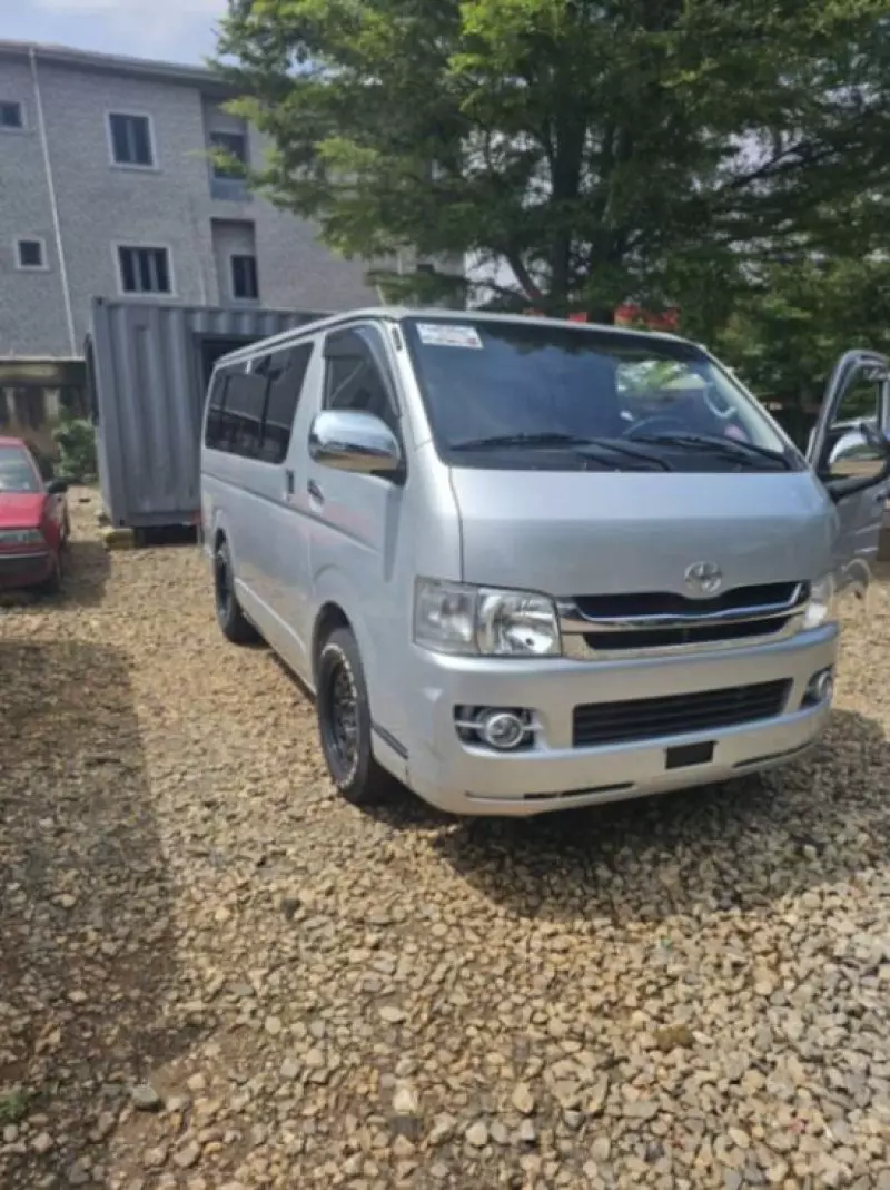Toyota Hiace   - 2010