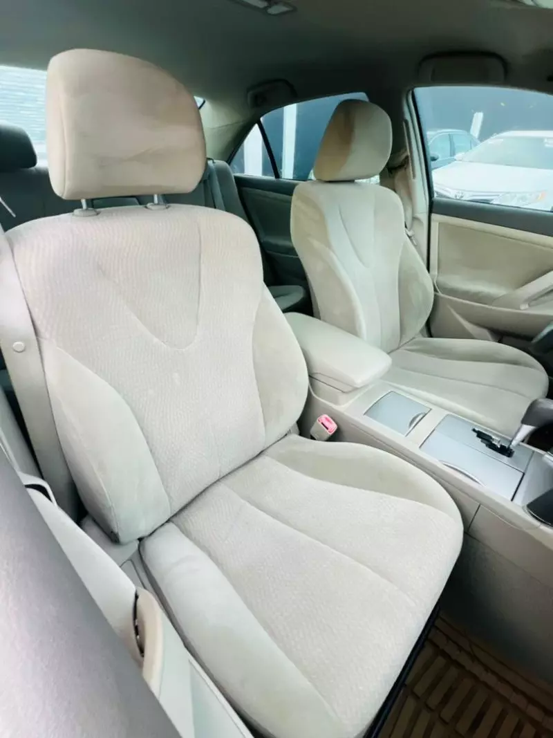 Toyota Camry   - 2010