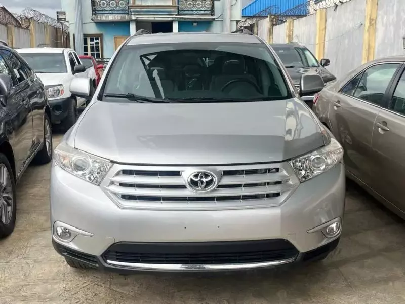 Toyota Highlander   - 2013