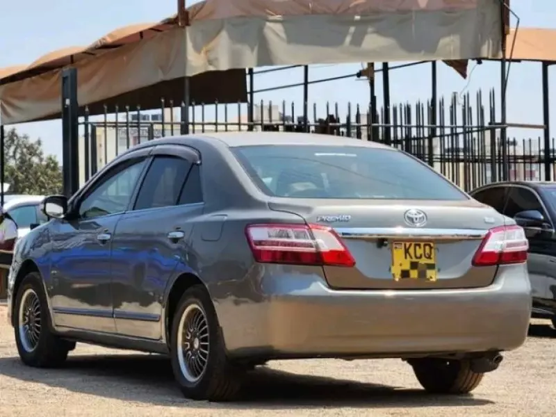 Toyota Premio    - 2011