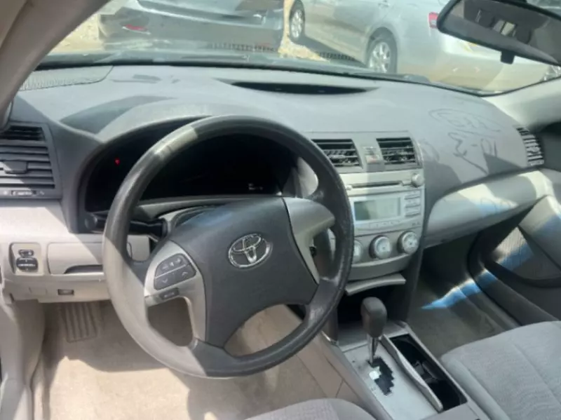 Toyota camry   - 2010