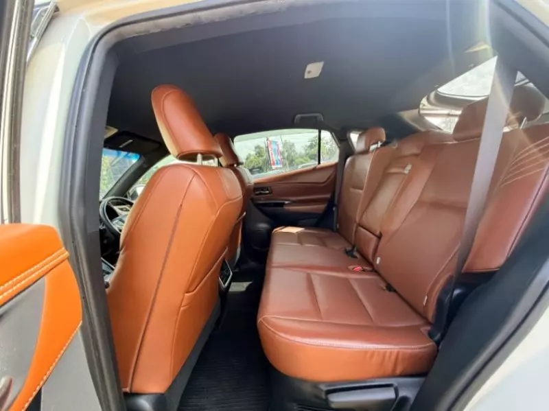 Toyota Harrier   - 2018