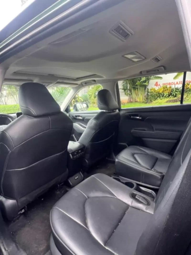 Toyota Highlander   -