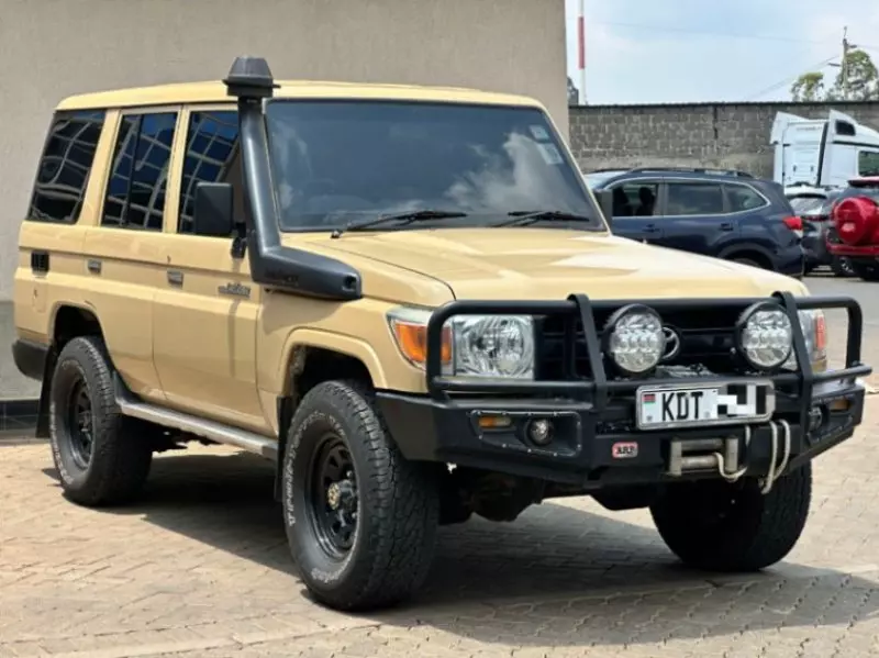 Toyota Landcruiser 76   - 2018
