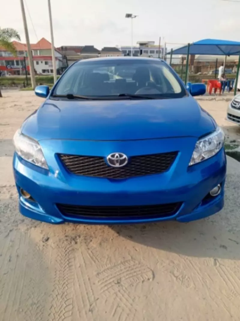 Toyota Corolla   - 2009