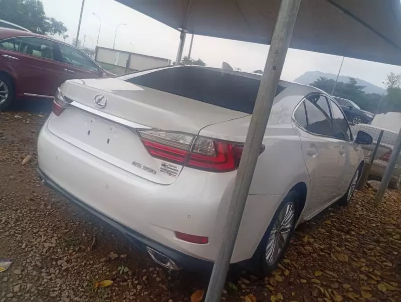 Lexus ES 350   - 2016