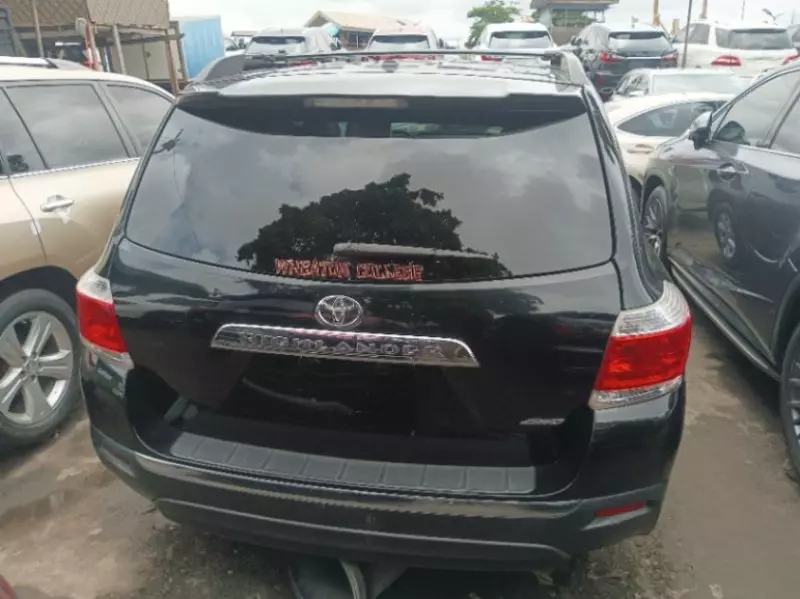 Toyota Highlander   - 2011