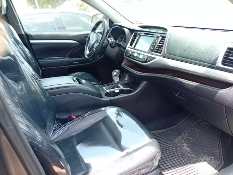 Toyota Highlander   - 2016