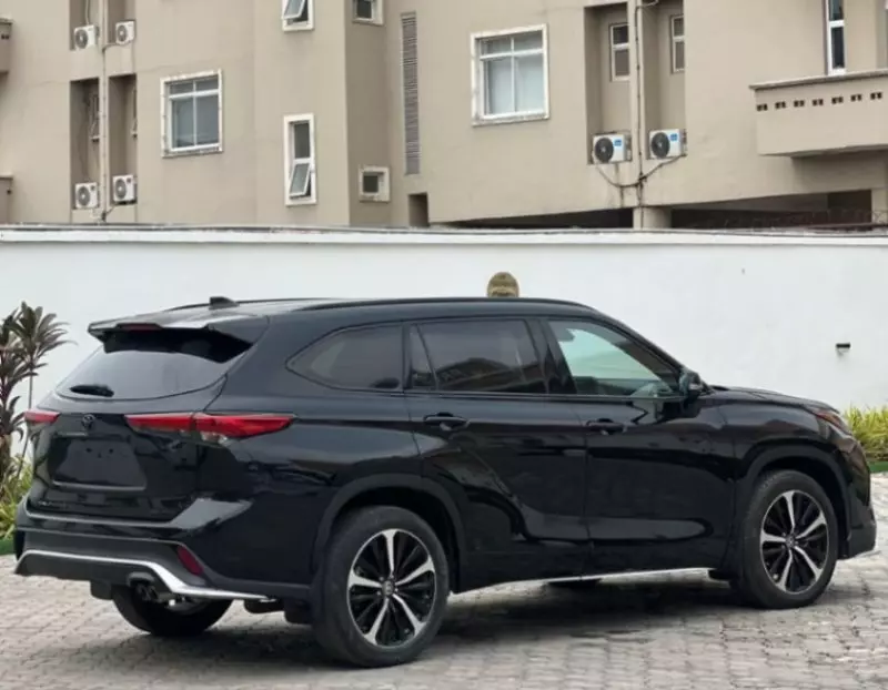 Toyota Highlander   - 2022